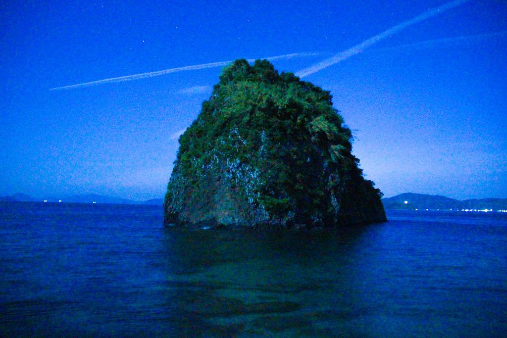 なにもない幸せな島のリトリート宿 The Bonds ماتسوياما المظهر الخارجي الصورة